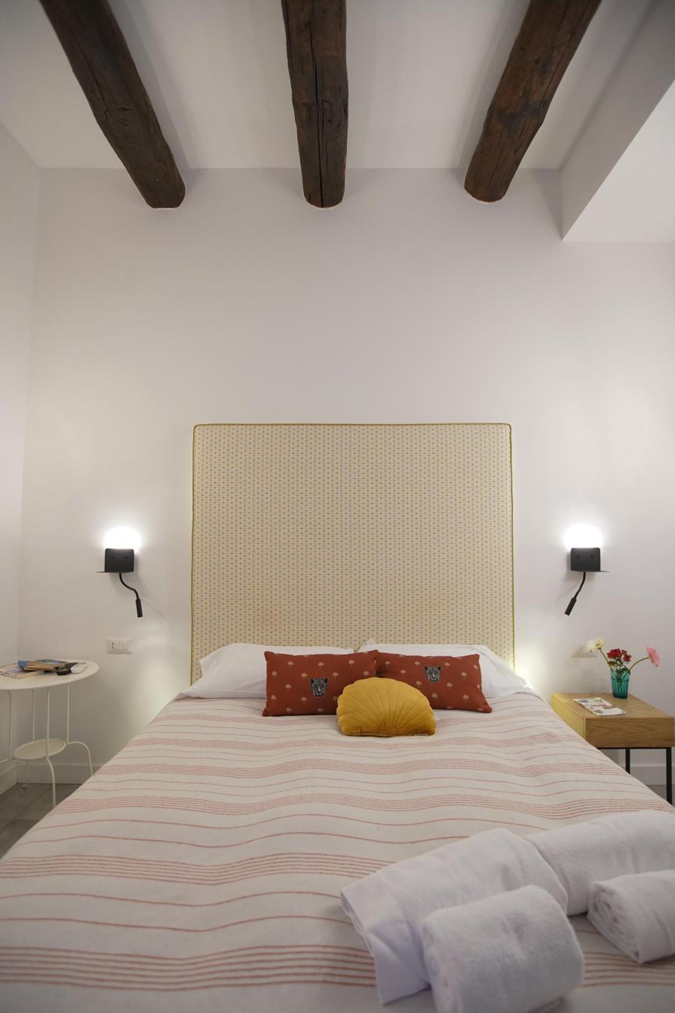 B-Montedidio Hotel Napoli Bagian luar foto