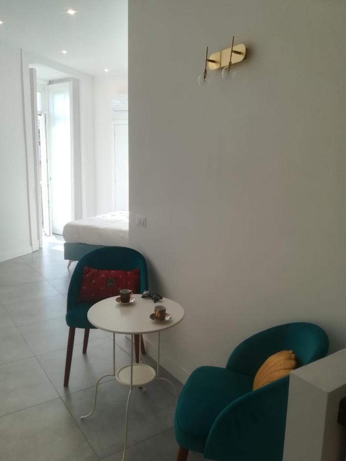 B-Montedidio Hotel Napoli Bagian luar foto